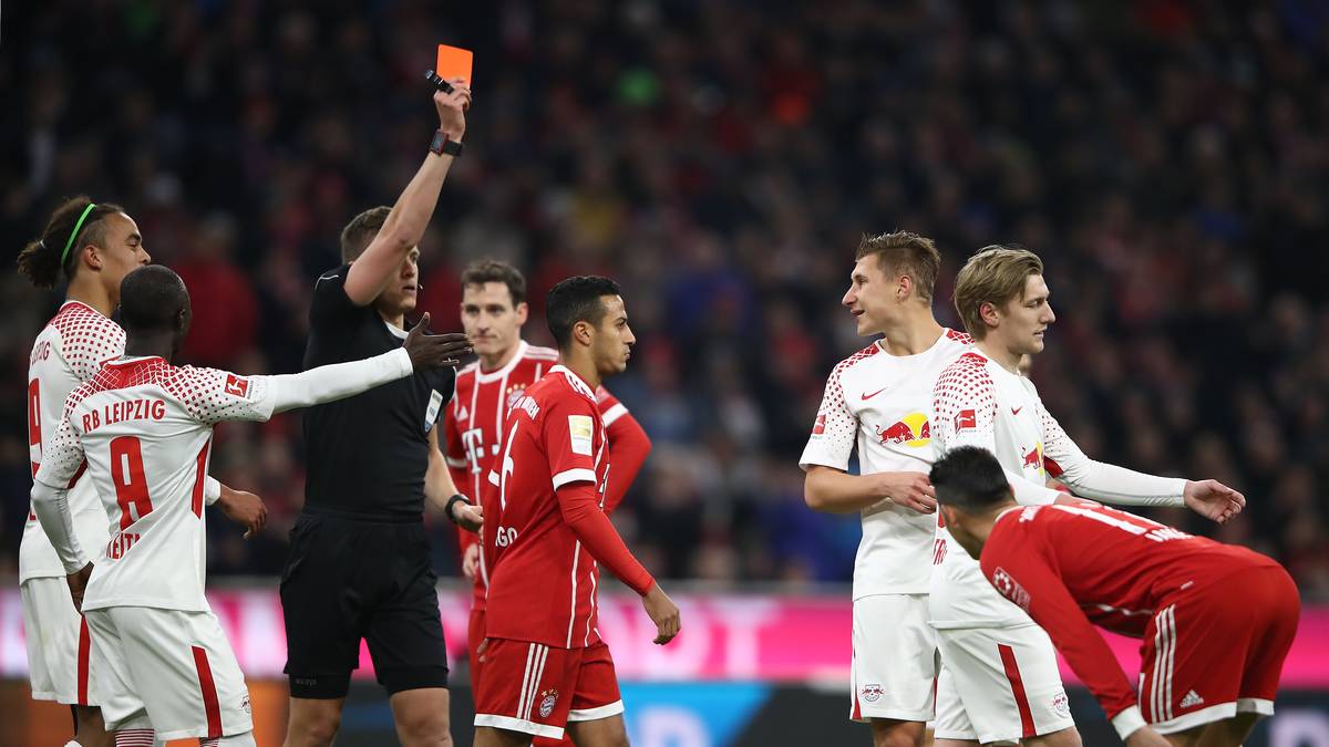 RB ist dennoch bedient. Wohl auch wegen der Vorkommnisse beim Pokalspiel drei Tage zuvor. Anders als in jenem Spiel wird Leipzig in München jedoch nicht in wichtigen Situationen benachteiligt