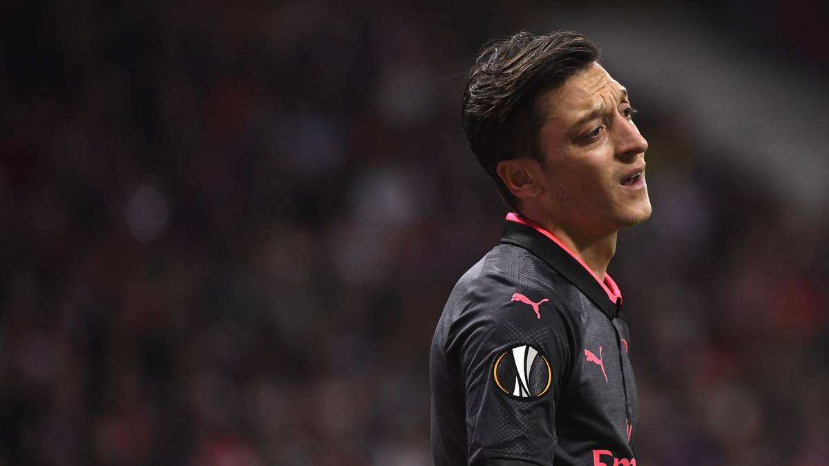 MESUT ÖZIL: Hat eine Saison zum Vergessen mit Arsenal hinter sich und leidet zu allem Überfluss seit mehreren Wochen an Rückenproblemen. Muss schnell fit werden und mit seinem linken Zauberfuß den Wirbel um Erdogan vergessen machen. WM-TAUGLICHKEIT: 50 %