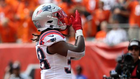 New England Patriots running back Rhamondre Stevenson (38) celebrates his touchdown run against the Cincinnati Bengals during the first half of play at Paycor Stadium on Sunday, September 8, 2024 in Cincinnati. Ohio PUBLICATIONxINxGERxSUIxAUTxHUNxONLY KYP20240908009 JOHNxSOMMERSxII