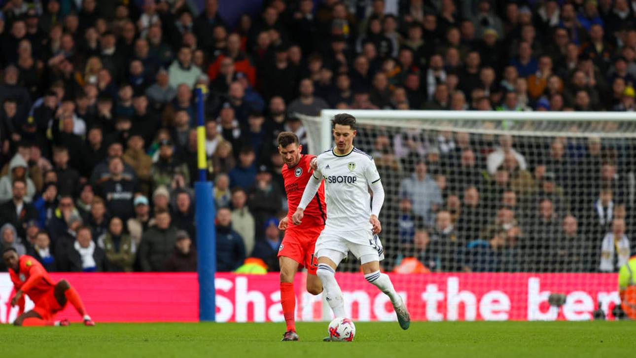 Robin Koch (re.) stieg mit Leeds aus der Premier League ab