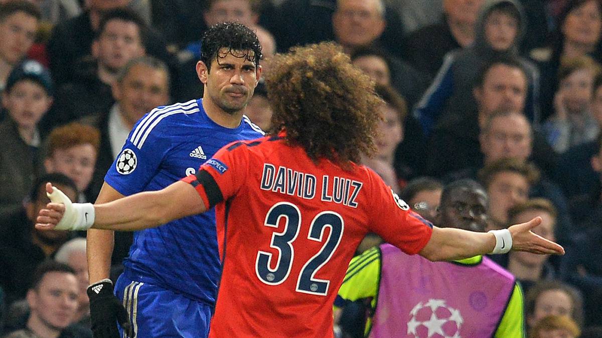 Glück hat Chelseas David Luiz dessen Ellenbogenschlag gegen Diego Costa nicht geahndet wird