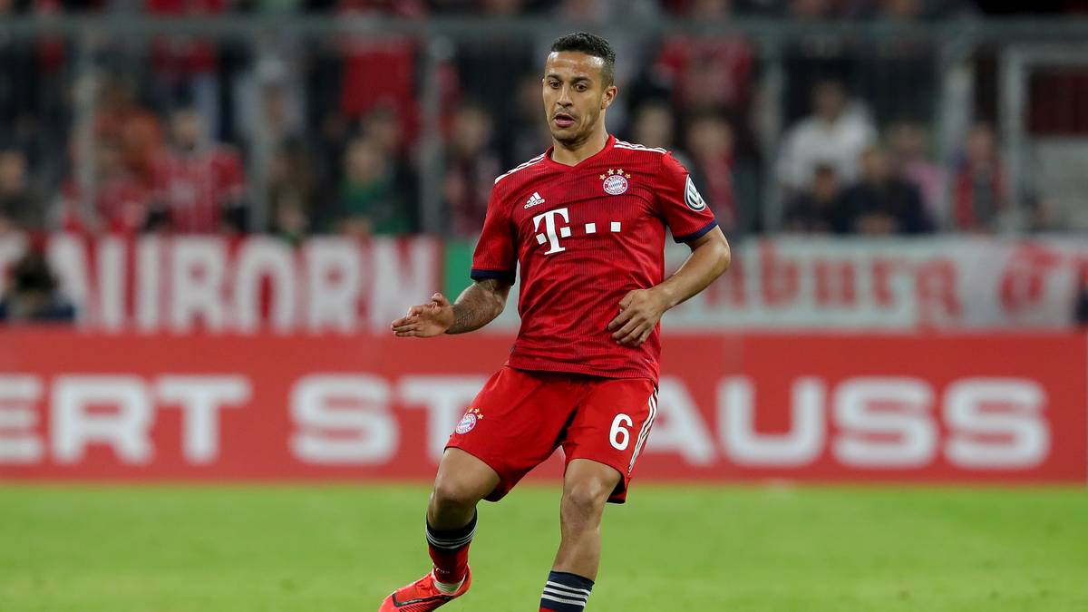 THIAGO: Kovacs Lieblingsschüler nahm zu keiner Zeit den Pokalfight an, spielte riskante Bälle und sorgte mit einem Fehlpass für die Notbremse von Süle. Thiago war in der Hinrunde stärker und zweikampfstärker. In der Rückrunde verfällt er wieder zu oft in Schönspielerei, was auf der Sechs für Gefahr sorgt. Von ihm muss deutlich mehr kommen