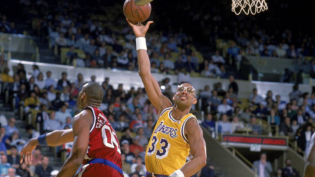 Auf seiner Abschiedstour bekam er in praktisch jeder Halle Standing Ovations - unter anderem wurde ihm eine Yacht mit dem Namen "Captain Skyhook" geschenkt