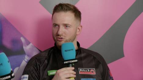 Arno Merk schlägt sensationell Peter Wright in der zweiten Runde der Darts-WM. Im SPORT1-Interview zeigt sich der Debütant überglücklich. 