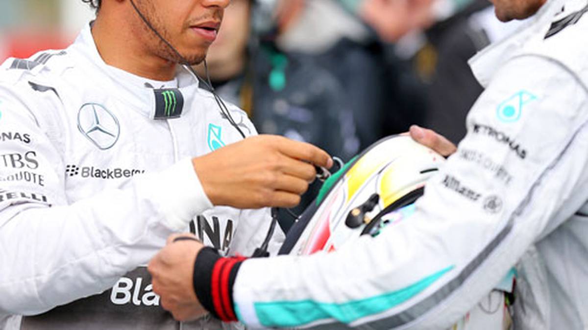 Der Brite ist im Anschluss außer sich vor Wut und unterstellt Rosberg Absicht. Auch das Team stellt sich auf die Seite des Weltmeisters von 2008, Rosberg muss sich öffentlich entschuldigen. Rosbergs Manöver und der anschließende Rüffel der Bosse ist wohl der Knackpunkt der Saison
