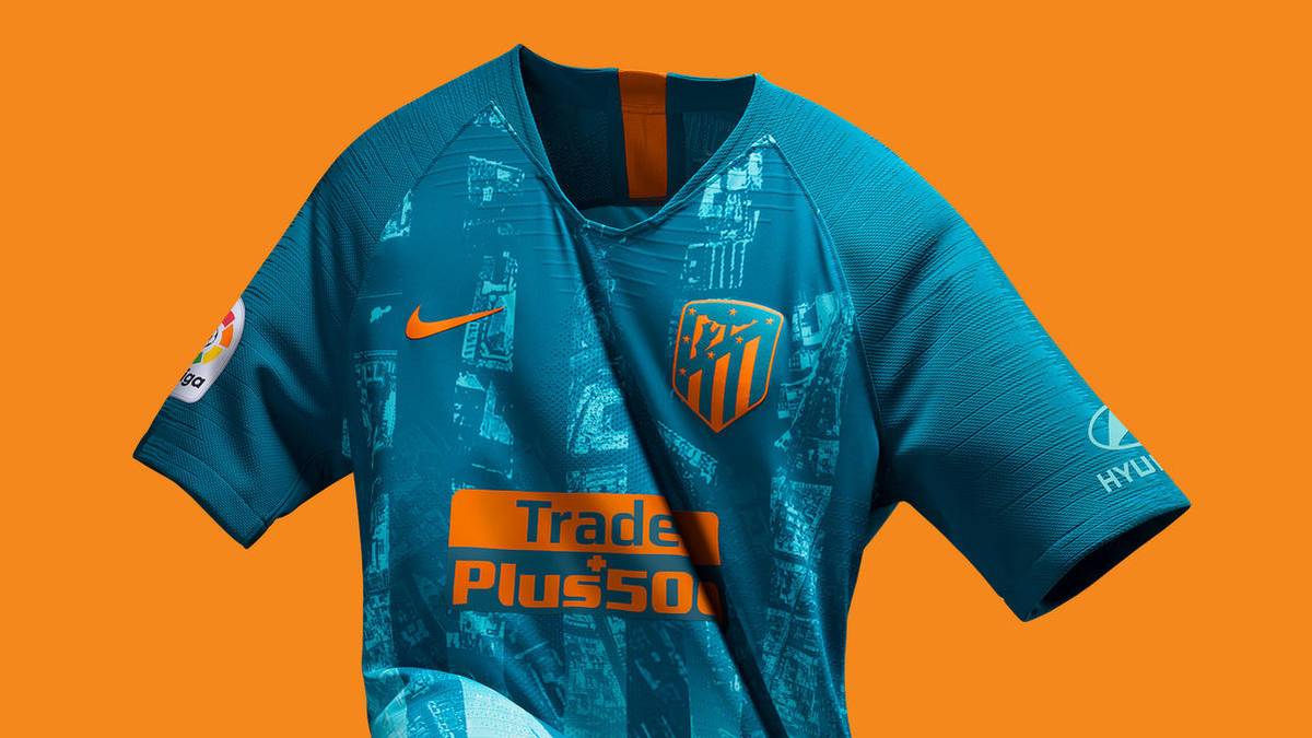 Wer bei Atleti immer das rot-weiße Shirt gewohnt war, muss sich nun beim dritten Trikot an das nautische Grün-Blau gewöhnen - die Farben sind angelehnt an den Neptunbrunnen im Herzen Madrids