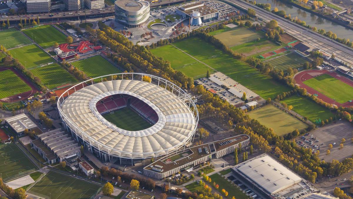 STUTTGART - MERCEDES-BENZ-ARENA (54.697 Plätze): Schwabenmetropole. Der Spiegel nannte sie einmal das "Herz deutscher Gartenzwergigkeit und Ingenieurigkeit", doch der Schwabe hat die Vorurteile längst in Stolz umgewandelt. Sie können alles am Neckar, "außer Hochdeutsch"