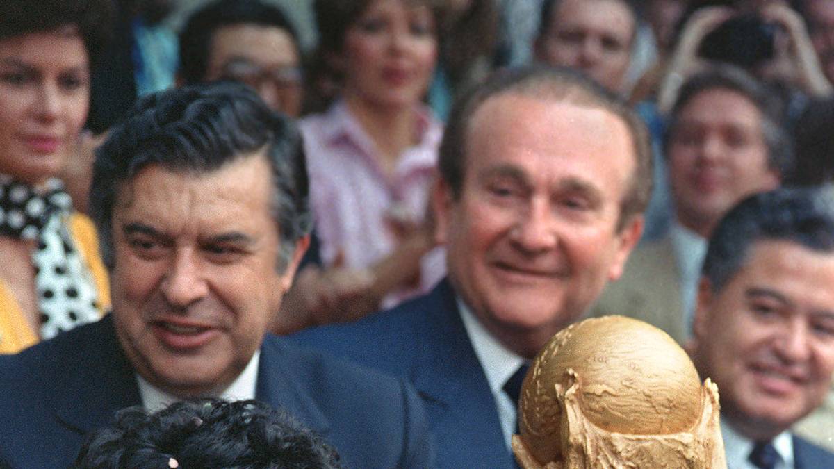 Diego Armando Maradona ist einer der besten Fußballspieler aller Zeiten. 1986 wird er mit Argentinien Weltmeister