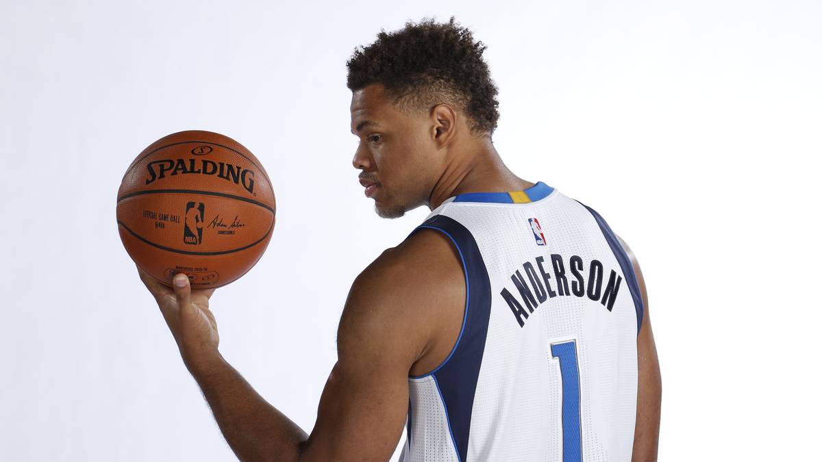 Justin Anderson (Shooting Guard/Small Forward) - Rookie - Endlich einmal ein sinnvoller Pick der Mavericks im NBA-Draft. An Position 21 holen sie den athletischen Flügel von den Virginia Cavaliers. Er kommt aus einem guten Defensivsystem und trifft in seinem letzten College-Jahr 45,2 Prozent seiner Dreier. Trotzdem braucht er sicher noch Entwicklungszeit