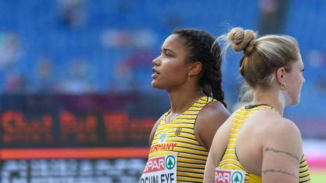 Yemisi Ogunleye (l.) und Alina Kenzel hatten banges Warten im Bus bei der Leichtatheltik-EM