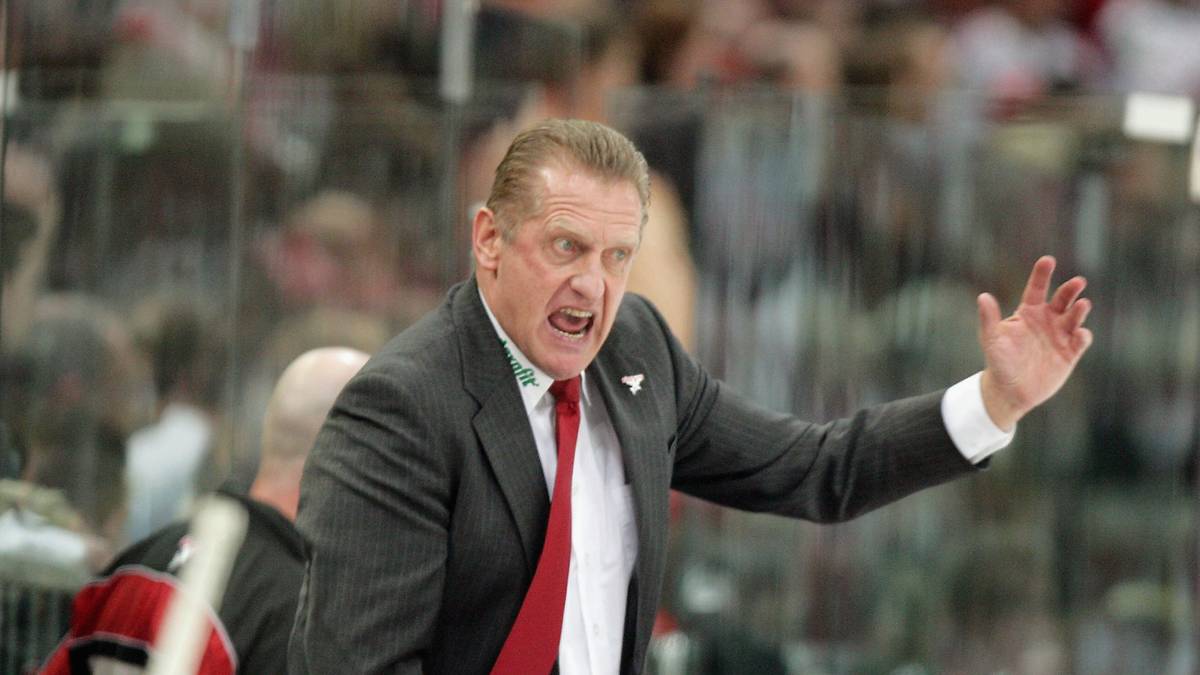 9. April 2006, DEG – Köln 5:3: Die Serie hatte noch mehr zu bieten. Das entscheidende fünfte Spiel fand in Düsseldorf statt, vor dem Umzug in den ISS Dome letztmals an der Brehmstraße. Die Entscheidung fiel zum Ärger von Kölns Trainer Hans Zach nach einer umstrittenen Spieldauerstrafe für den Kölner Eduard Lewandowski