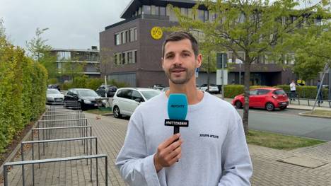 Nach der schweren Verletzung von Giannis Konstantelias ist der BVB auf der Suche nach einem Ersatz für den jungen Griechen. SPORT1-Reporter Manfred Sedlbauer klärt über die Gerüchte um Jadon Sancho auf.
