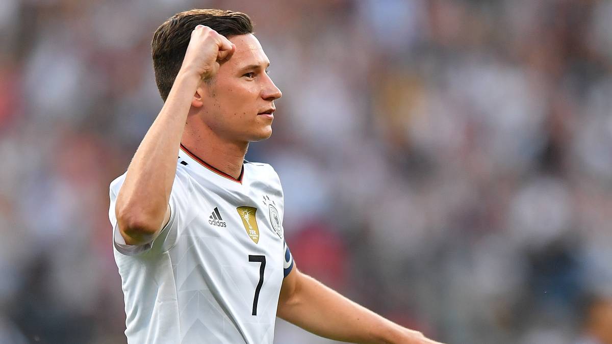 Julian Draxler sorgt in der 11. Minute mit einem Schlenzer für die erhoffte frühe Führung