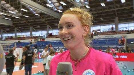Lena Große Scharmann und der VC Wiesbaden gleichen die Viertelfinalserie gegen den Dresdner SC in den Playoffs aus. Nach dem Spiel zeigt sich die Diagonalangreiferin des Spiel erleichtert - und angriffslustig.