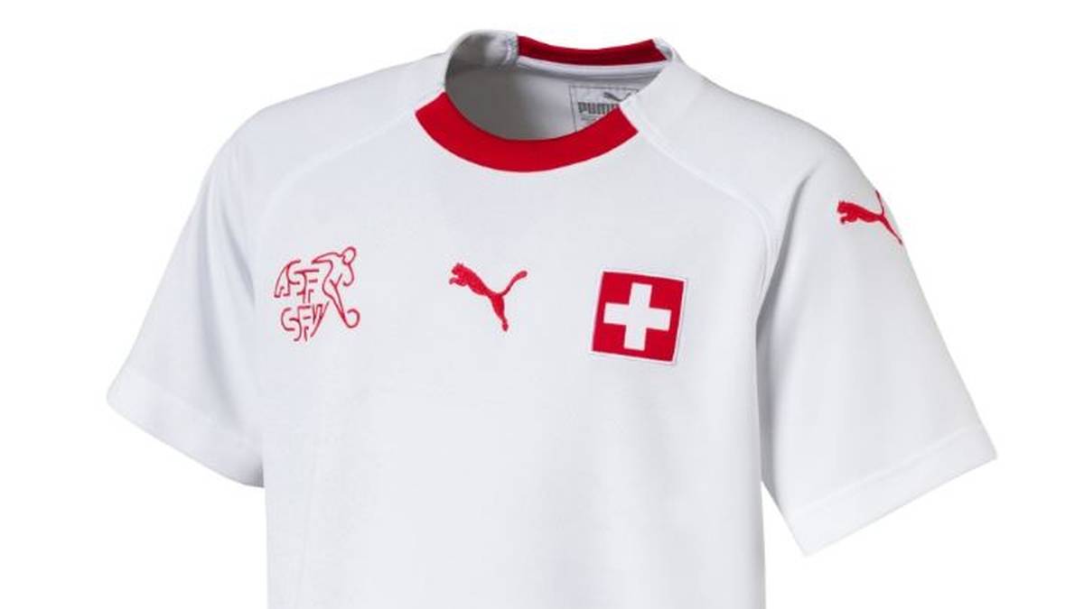 Beim Auswärtstrikot setzen die Schweizer hingegen auf das klassische Weiß