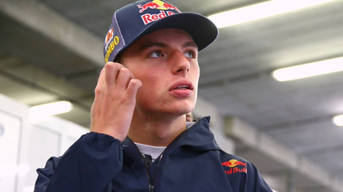 03. Oktober: Max Verstappen debütiert im Training in Suzuka im Alter von 17 Jahren als jüngster Fahrer aller Zeiten an einem Grand-Prix-Wochenende. Der Sohn des Ex-Piloten Jos Verstappen gilt als größtes Talent im Motorsport und unterschreibt bei Toro Rosso einen Vertrag als Stammfahrer für die kommende Saison - und das, obwohl er noch nicht mal einen Führerschein hat