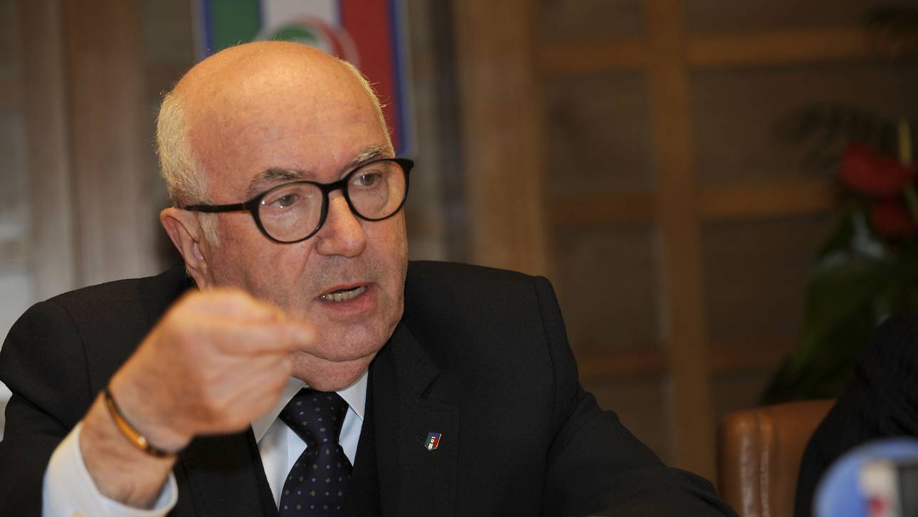 Tavecchio bleibt Italien-Präsident