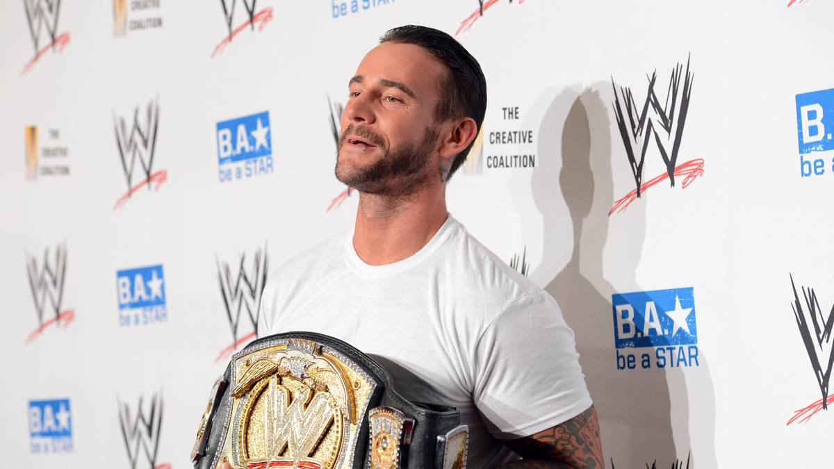 PLATZ 11: CM PUNK - Von 2011 bis 2013 434 Tage lang WWE-Champion, eine für die schnelllebige moderne Ära außerordentlich lange Zeit. Bis heute kultisch verehrt bei Fans, trotz seines geräuschvollen Abgangs 2014