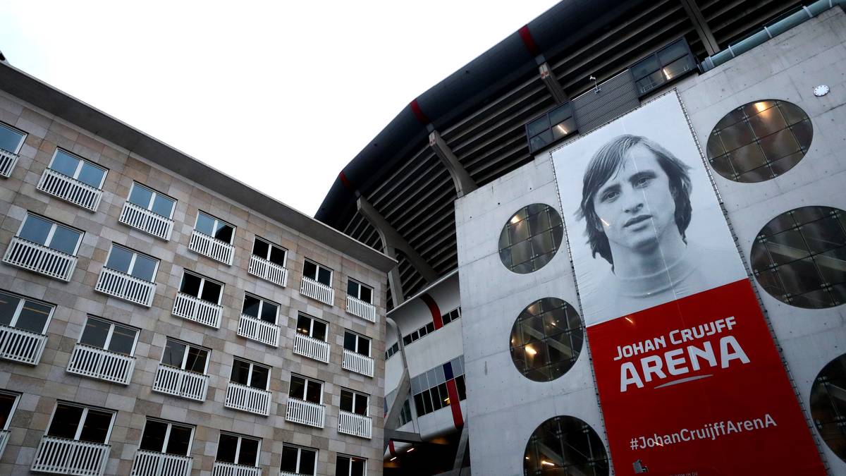 AMSTERDAM/NIEDERLANDE (Johan-Cruyff-Arena, drei Gruppenspiele und ein Achtelfinale): Vier EM-Spiele finden auch in den Niederlanden statt. Die Johan-Cruyff-Arena hat eine Kapazität von 54.990 und ist das größte Stadion des Landes
