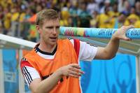 Per Mertesacker wird von Joachim Löw in der entscheidenden Turnierphase der WM 2014 aus der Startelf genommen. Beide schildern nun die Momente nach der Entscheidung.