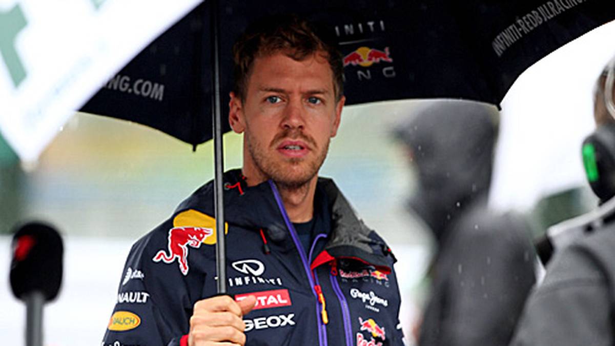 04. Oktober: Anfang Oktober platzt die Bombe. Sebastian Vettel bestätigt seinen Abschied von Red Bull am Saisonende. Nach sechs Jahren und vier Titeln sucht der Heppenheimer eine neue Herausforderung. Zwar ist es noch nicht offiziell, doch schon jetzt gehen alle davon aus, dass er sich Ferrari anschließt, um in die Fußstapfen von Michael Schumacher zu treten