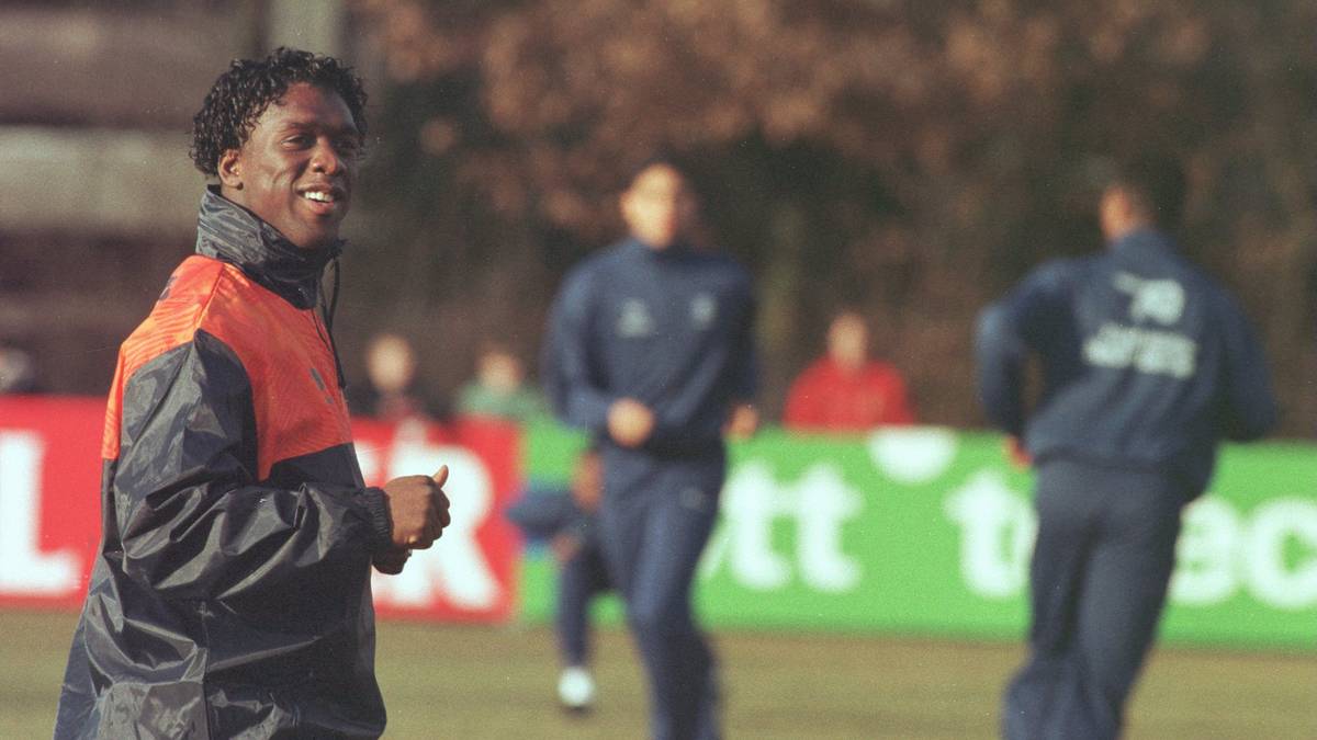 CLARENCE SEEDORF: Für viele der begnadetste Fußballer, den die Niederlande je gesehen haben (nach Cruyff versteht sich). Bei ihm geht es ganz schnell. Schon mit 16 Jahren bestreitet er sein erstes Spiel in der höchsten niederländischen Klasse und ist damit bis heute Rekordträger