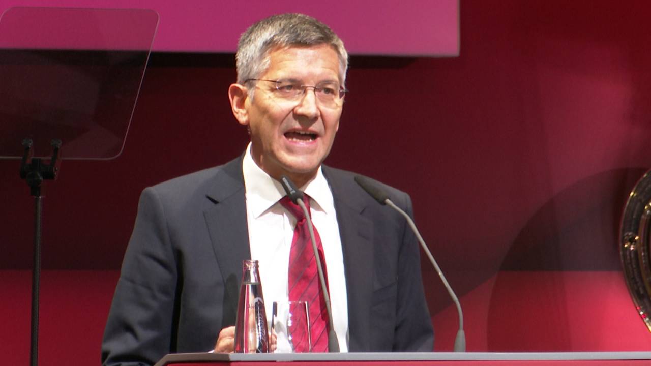 JHV 2021 des FC Bayern: Herbert Hainer stellt sich vor Kimmich im Impf-Zoff