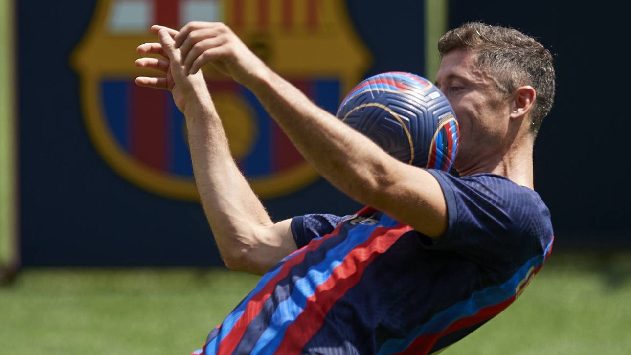 Lewandowski macht Barca-Ikone nach