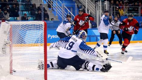 Kanada (rot) setzte sich im Viertelfinale gegen Finnland durch