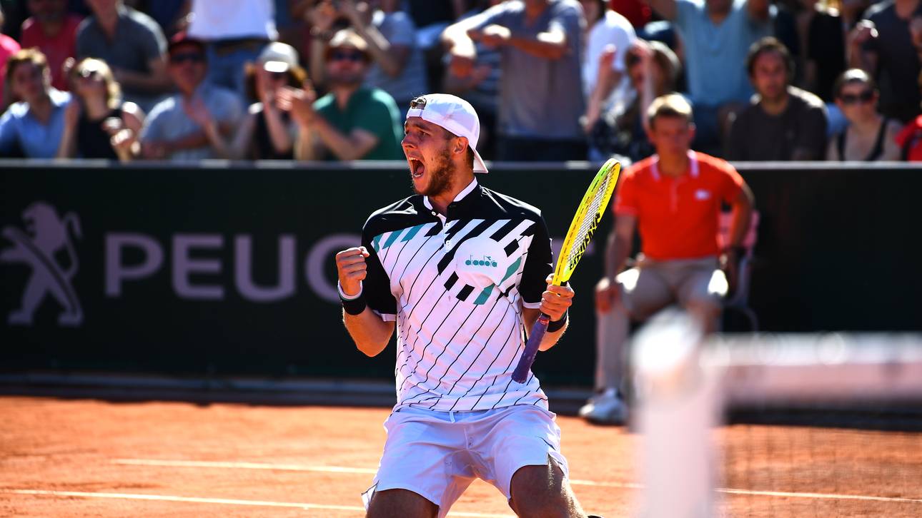 Struff nach Krimi im Achtelfinale