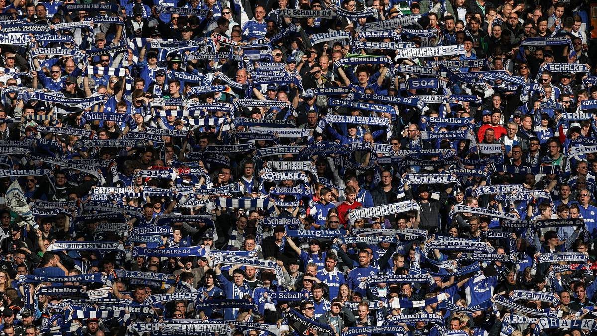 3:0 zur Halbzeit. Ein Ergebnis, das so wohl auch die Schalker Fans nicht erwartet haben. Dementsprechend groß ist die Freude in der Veltins-Arena