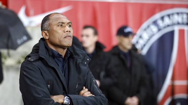 Paris Saint-Germain's coach Antoine Komb