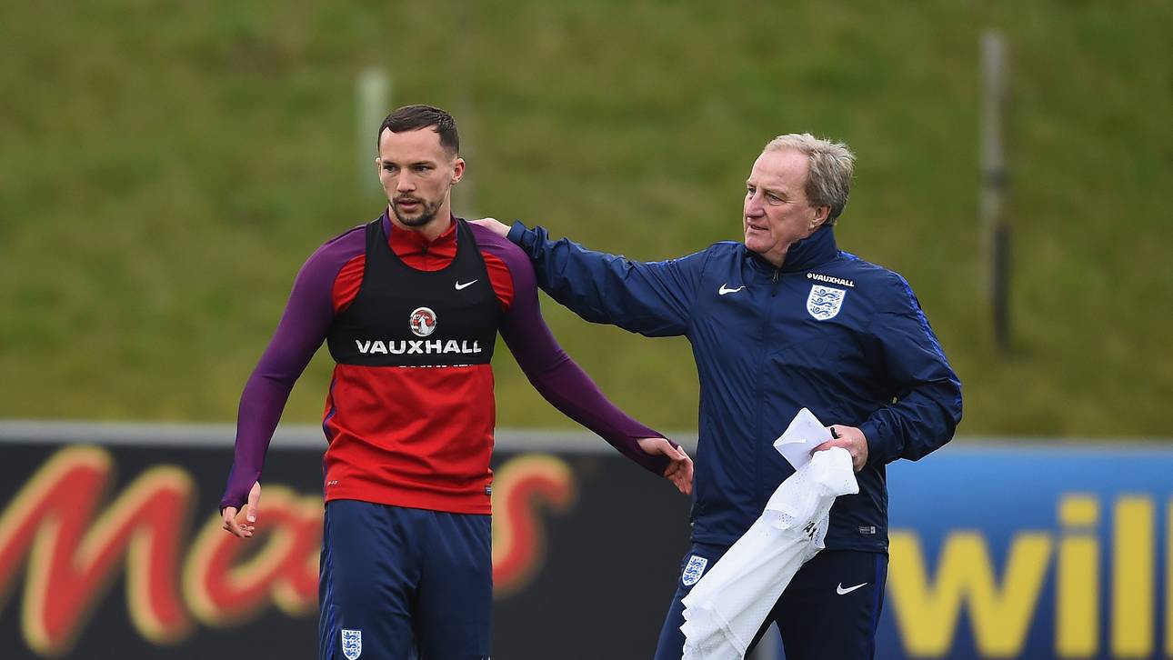 Englands Aufstellung enthüllt