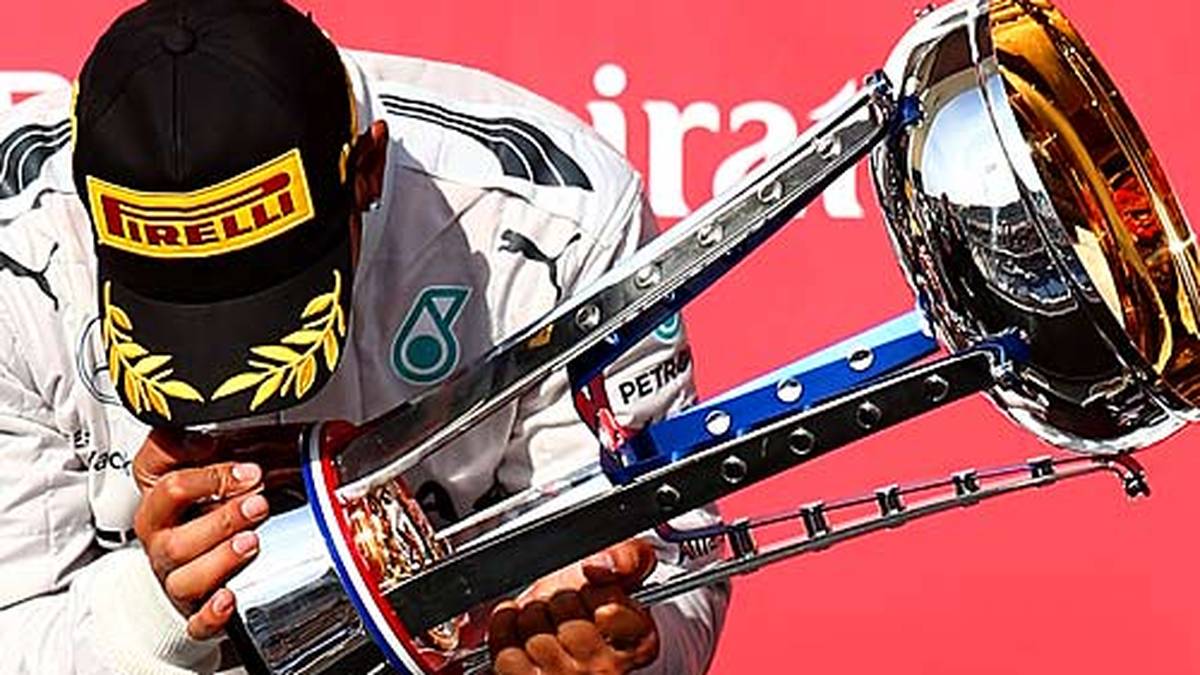 02. November: Lewis Hamilton gewinnt in Austin zum fünften Mal in Folge und löst mit 32 Siegen Nigel Mansell als erfolgreichsten Briten in der Formel -1-Geschichte ab. Zudem baut er den Vorsprung auf Rosberg auf 24 Punkte aus, der Deutsche kann nicht mehr aus eigener Kraft Weltmeister werden