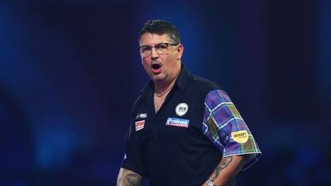 LONDON, ENGLAND - DECEMBER 27: Gary Anderson of Scotland celebrates during his fourth round match against Nathan Aspinall of England on Day 12 of the 2020 William Hill World Darts Championship at Alexandra Palace on December 27, 2019 in London, England. (Photo by Jordan Mansfield/Getty Images)