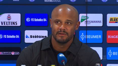 Nach dem 0:0 gegen Schalke 04 geht Bayern-Coach Vincent Kompany direkt in die Analyse. Er meint, der Mannschaft hätte in den entscheidenden Momenten das Tempo gefehlt. 