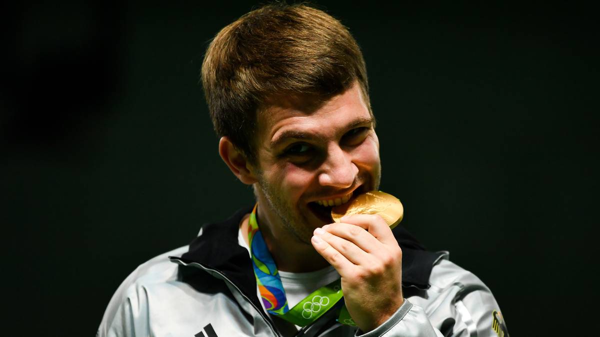 Doch nicht nur die Kanuten verzückten. Sensationell stark präsentierten sich in Rio auch die deutschen Schützen. Neben Henri Junghänel (Bild) durften sich auch Barbara Engleder und Christian Reitz über Gold freuen. Monika Karsch steuerte Silber bei. Auch Bogenschützin Lisa Unruh surfte mit ihrer Silbermedaille mit auf der Erfolgswelle 