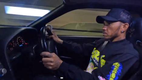 Nach einer enttäuschenden Formel-1-Saison weilt Lewis Hamilton in Tokio. Dort sorgt er mit einem Instagram-Video für Aufsehen.