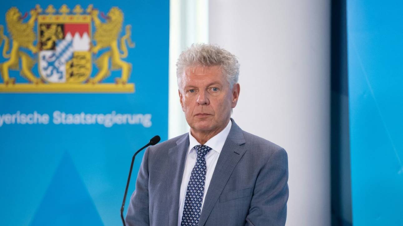 Regenbogen-Entscheidung: OB Reiter kritisiert UEFA und DFB heftig