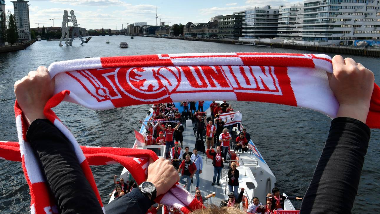 Union-Triumphzug auf der Spree
