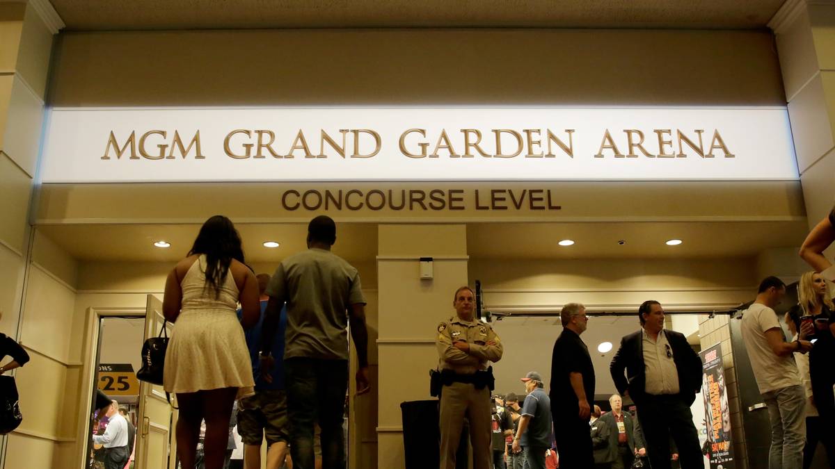 Showtime in Las Vegas! Floyd Mayweather und Manny Pacquiao, die beiden wohl besten Boxer der Gegenwart, messen sich im großen WM-Vereinigungskampf in Las Vegas. Die ersten Fans entern die MGM Grand Garden Arena