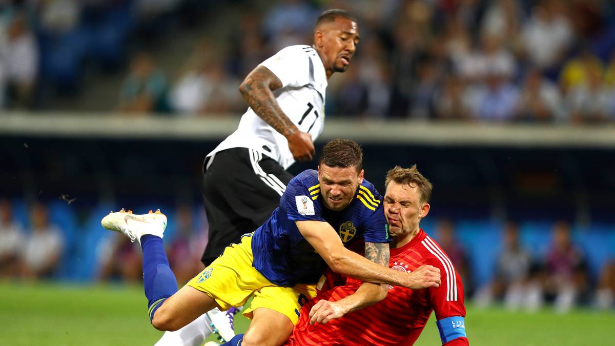 JEROME BOATENG (h.): Übernahm durch Hummels' Ausfall Verantwortung, trieb die Mannschaft immer wieder an und spielte gute Diagonalbälle. Hatte Glück, nicht früh nach der Aktion gegen Berg einen Elfmeter zu verursachen und vom Platz zu fliegen. Wurde nach dem Gegentor unsicher im Spielaufbau. Auch, weil es an Anspielstationen mangelte. Sah nach einem Foul an Berg zu Recht Gelb-Rot (82.). SPORT1-Note: 4,5