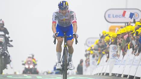 Nächstes Ausrufezeichen von Florian Lipowitz! Der deutsche Fahrer bei der Tour de France hat im Gesamtranking den dritten Platz erobert. Sein Konkurrent Remco Evenepoel muss bei der 14. Etappe frühzeitig aufgeben.