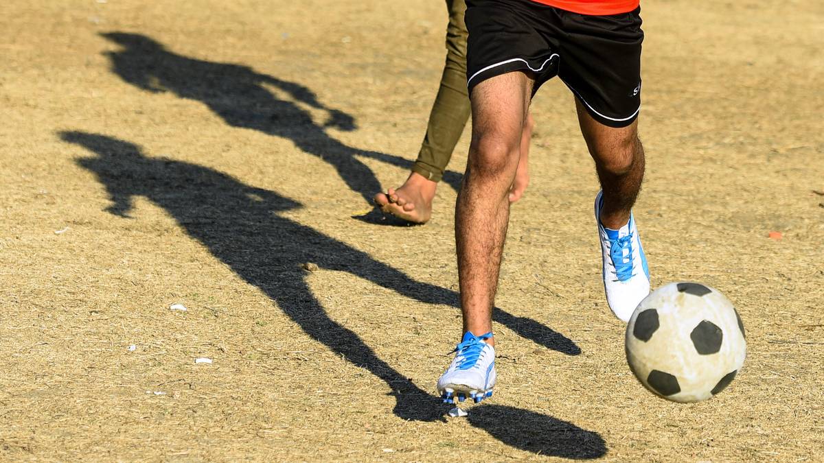 Wie bei Ronaldo bestand sein Tagesablauf daraus, sich nach der Schule den Fußball zu schnappen und mit seinen Freunden auf den Bolzplatz zu gehen. Er lernte früh, hart für seine Träume arbeiten zu müssen