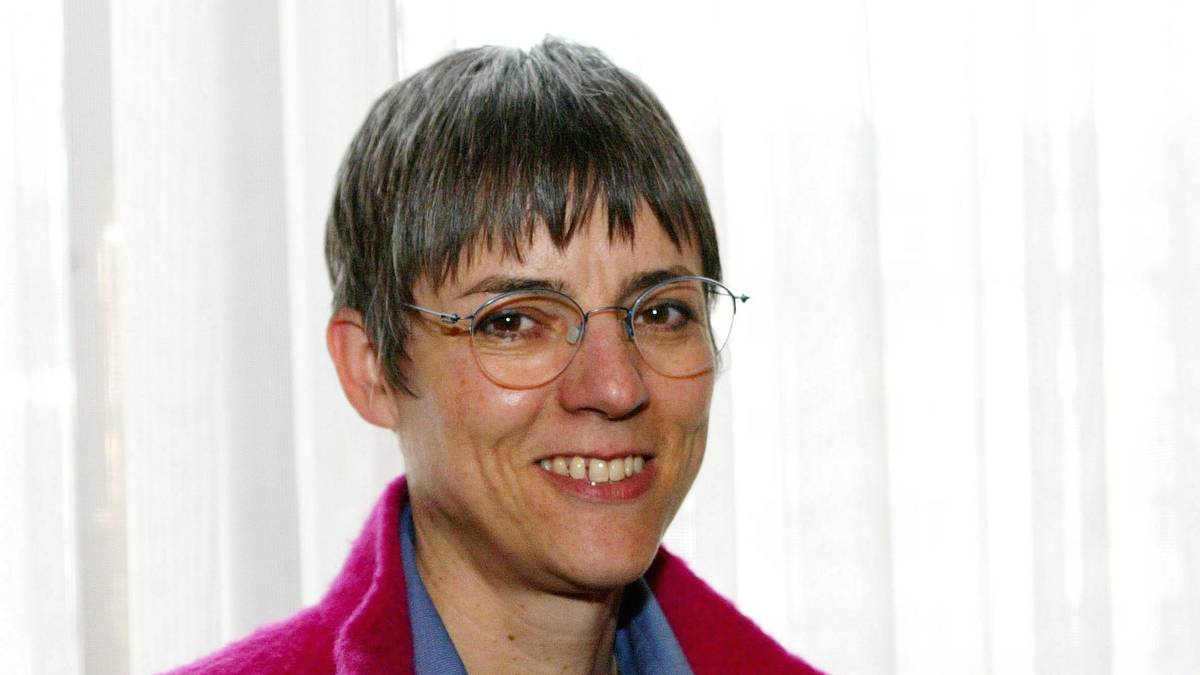 SYLVIA SCHENK: Als Leiterin der Arbeitsgruppe Sport bei Transparency International bekämpft sie Korruption im Sport. Sie erklärte, sich die Aufgabe zuzutrauen, wenn die Leute reif für eine Frau seien. Als Kandidatur wollte Schenk ihre Worte aber nicht verstanden wissen. 