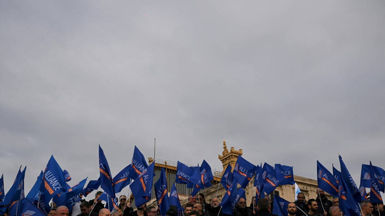 Olympia in Paris: Polizisten fordern bessere Bezahlung