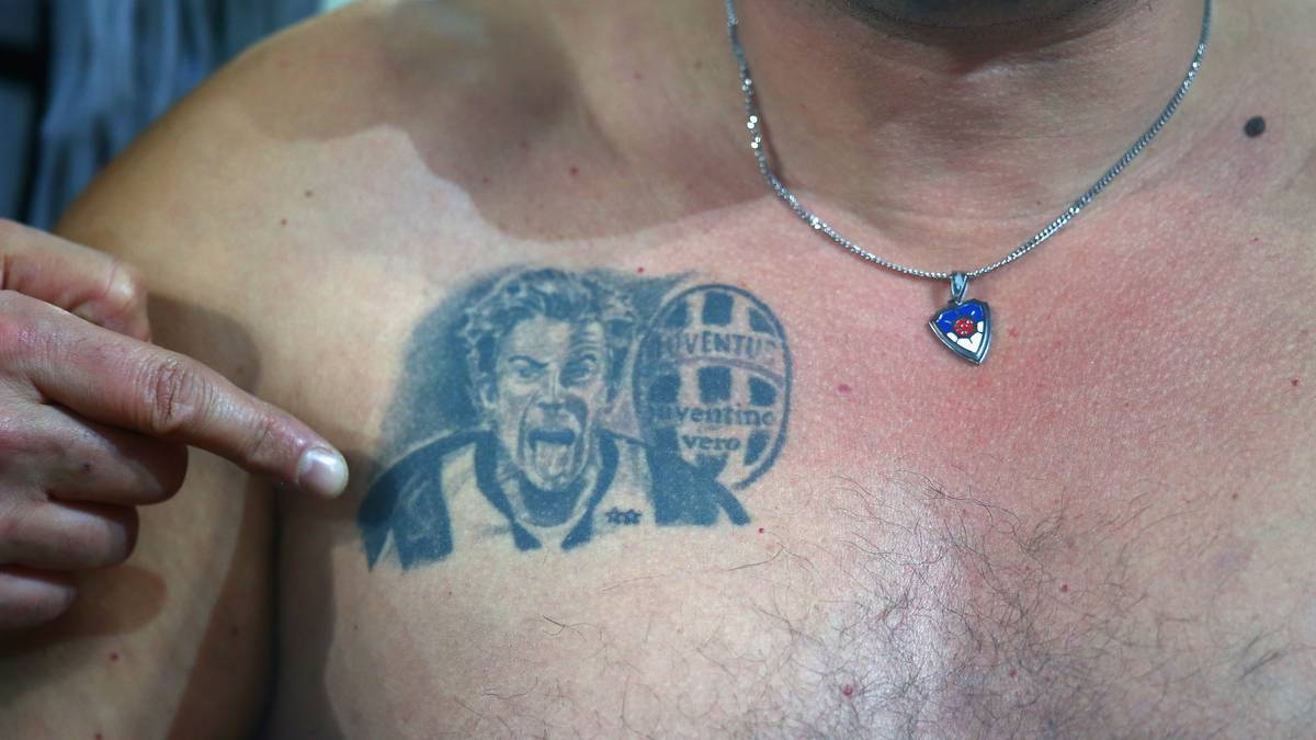 Für immer eine Legende bei Juventus: Dieser Fan hat sich das Konterfei von Alessandro Del Piero samt Juve-Logo auf die Brust tatowieren lassen