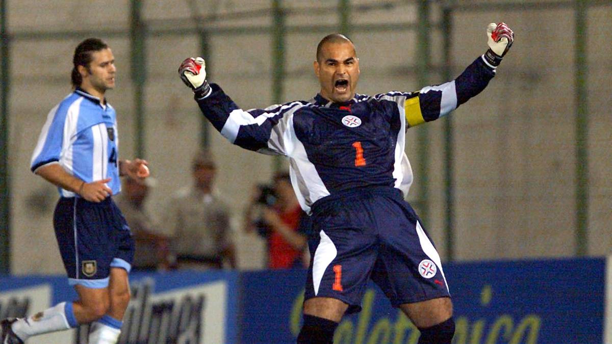 Wenn der Paraguayer Jose Luis Chilavert  anläuft, sind gegnerische Torhüter gewarnt. Über 60 Treffer erzielt Chilavert in seiner Karriere für seine Klubs und für die Nationalmannschaft