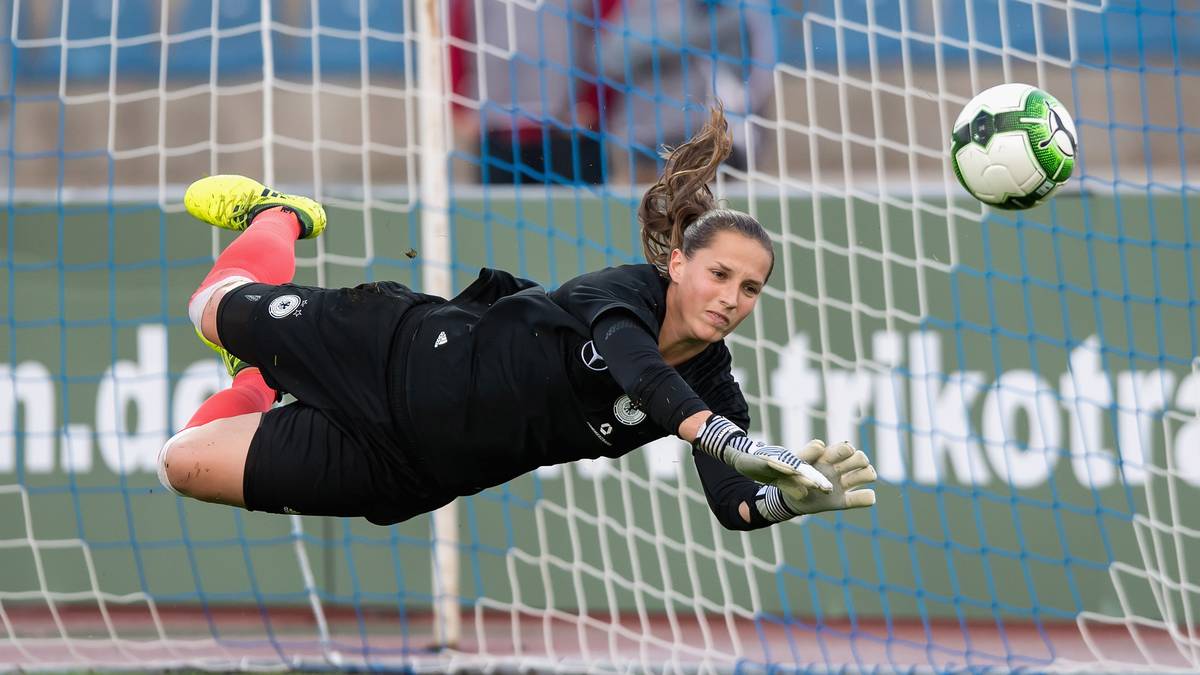 LAURA BENKARTH: Die gebürtige Freiburgerin war die Vorgängerin von Frohms beim SC, entschied sich jedoch im vergangenen Sommer für einen Wechsel nach München zum FC Bayern. Benkarth kommt bisher auf acht Länderspiele