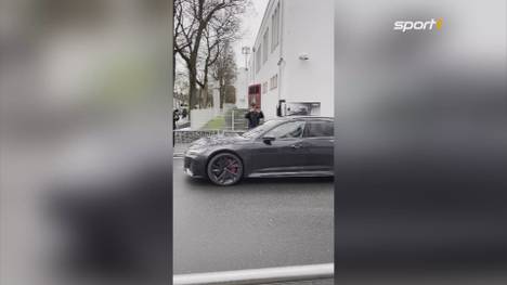 Julian Nagelsmann und der FC Bayern gehen ab sofort getrennte Wege. Hier kommt er an der Säbener Straße an - und verlässt sie eine Stunde später schon wieder.